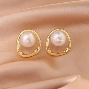 Elegant Vintage Style Gold Tone Pearl Earrings